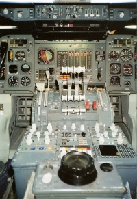 Swissair-Jumbo-Cockpit1