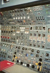Swissair-Jumbo-Cockpit5